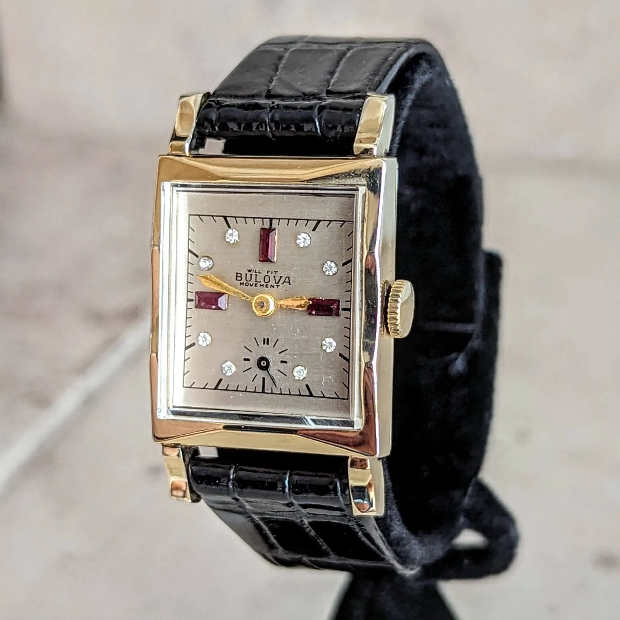 1946 Custom BULOVA Watch 17 Jewels Cal. 8AH Fancy Dial Swiss Made Wristwatch