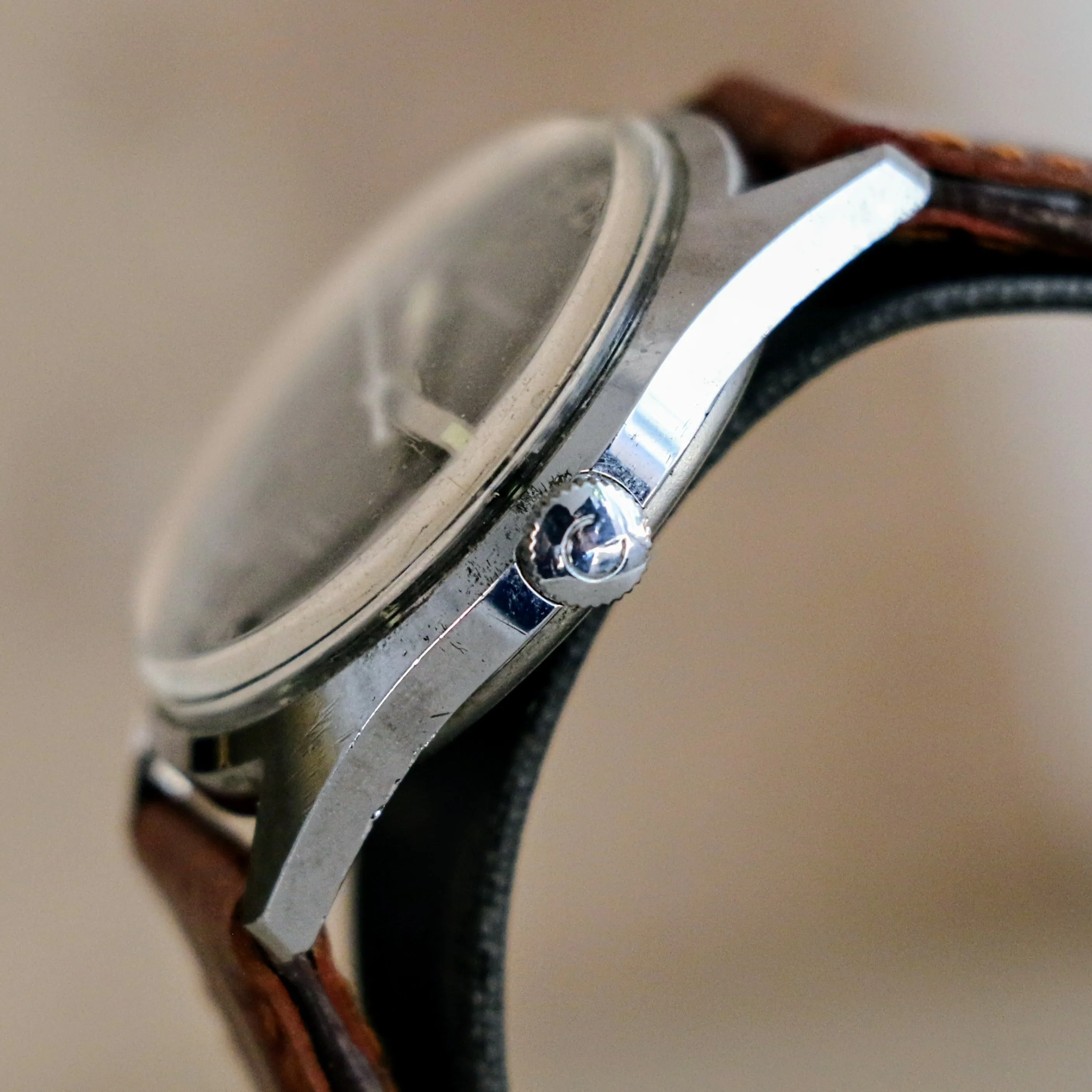 1975 CARAVELLE Wristwatch by Bulova – Vintage Black Dial Watch