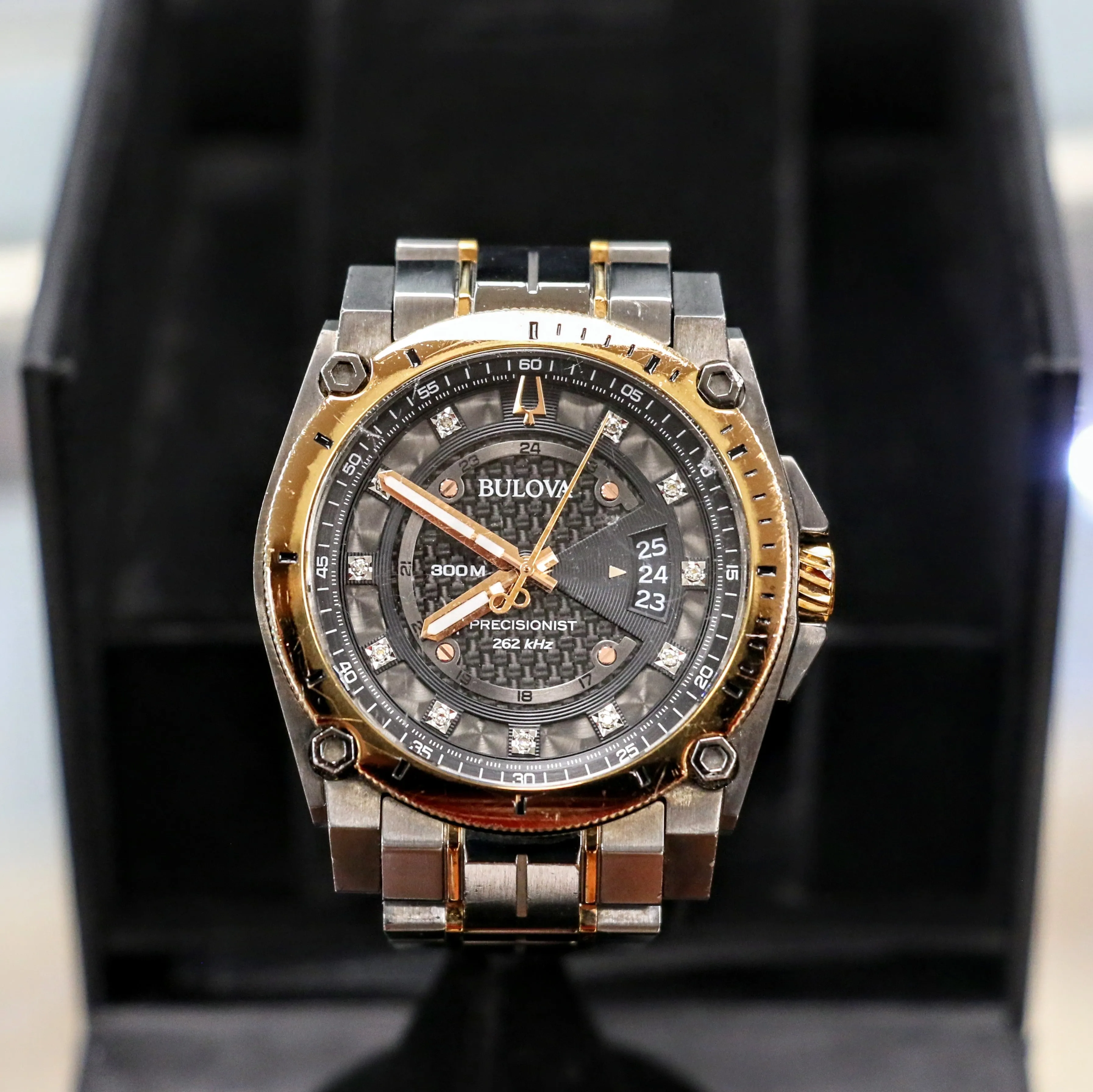 BULOVA 300M Precisionist 262kHz Diamond Dial - 98D149 - In Box & Extra Links!