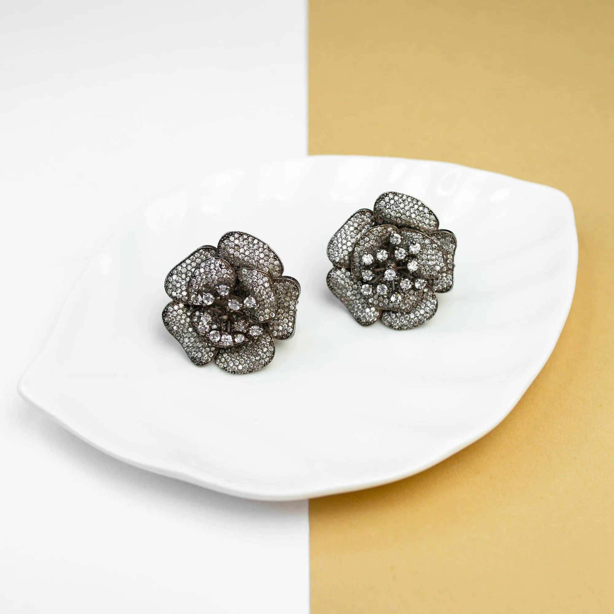 Diamond stud earring